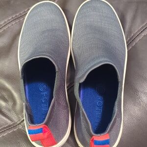 Rothy’s The Chelsea Knit Slip On Sneakers Gray Red Heel Tab Size 9.5